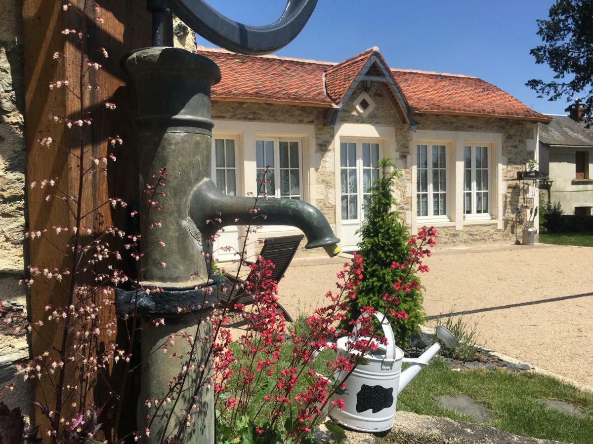 Le Petit Chateau Des Cedres Mouchamps Exterior photo
