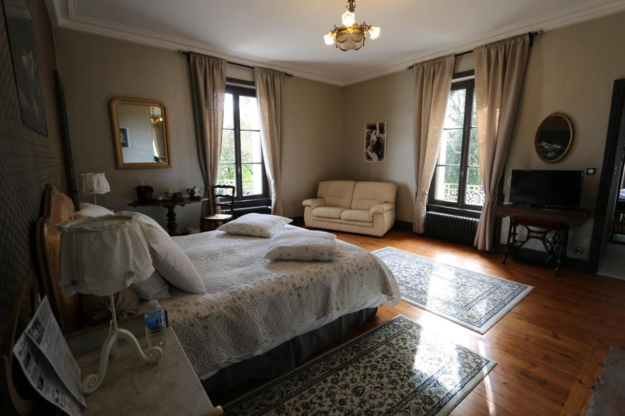 Le Petit Chateau Des Cedres Mouchamps Exterior photo